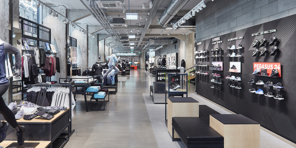 Nike shop Kalverstraat confettireclame.nl  Space design, Sports office,  Experience design